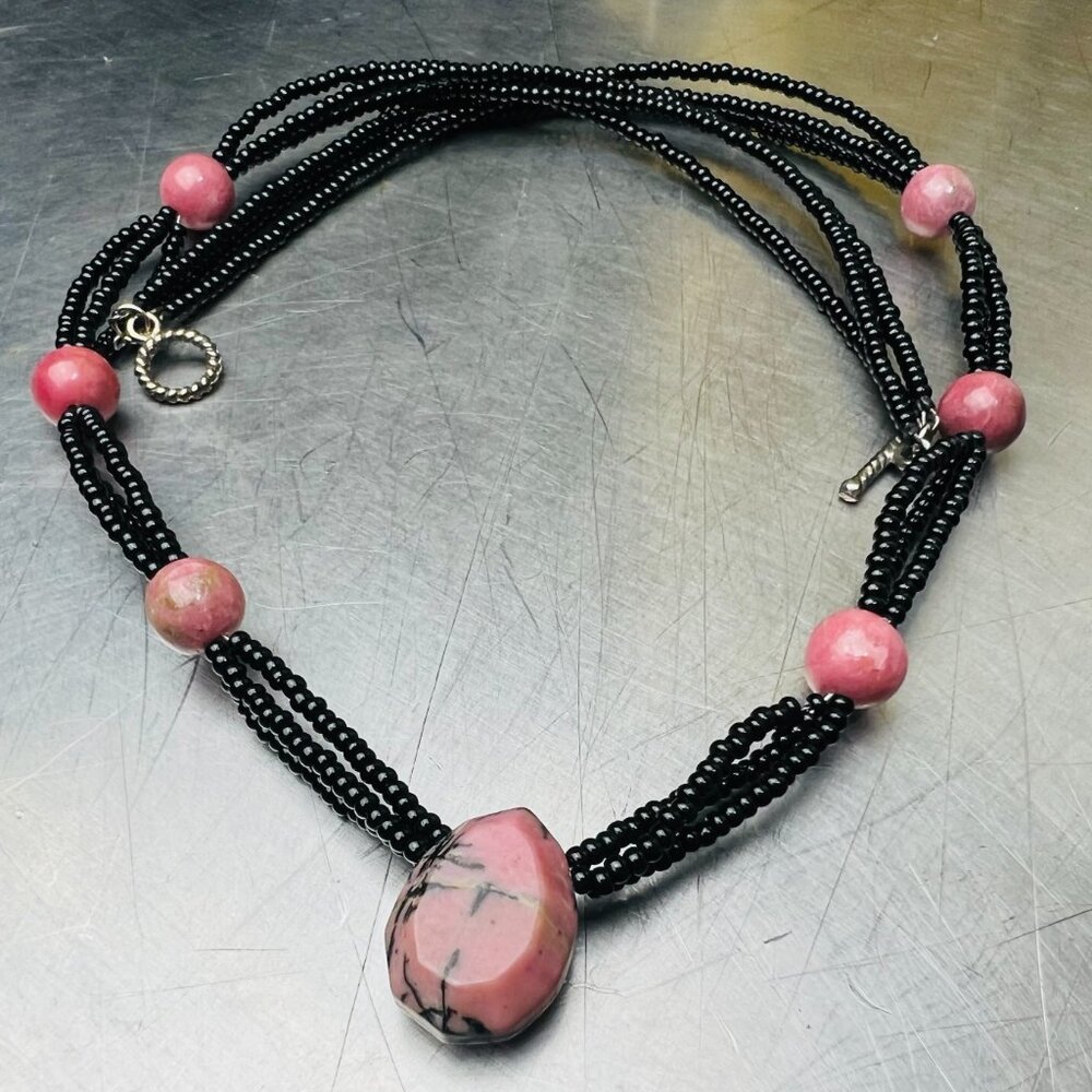 Stunning Artisan Pink Rhodonite and Black seed bead Necklace - Picture 5 of 5